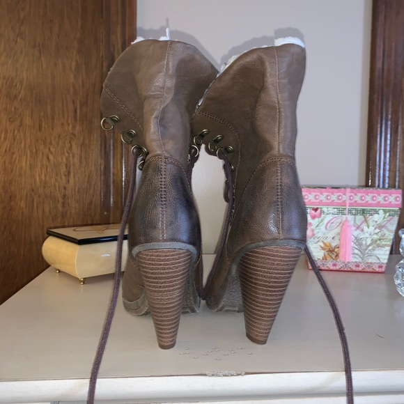 Boots - Picture 3 of 3